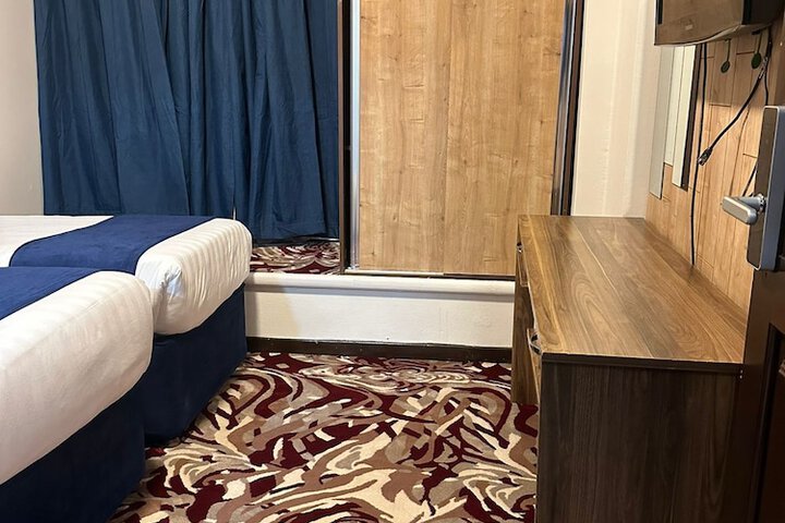 Room 8 of 9