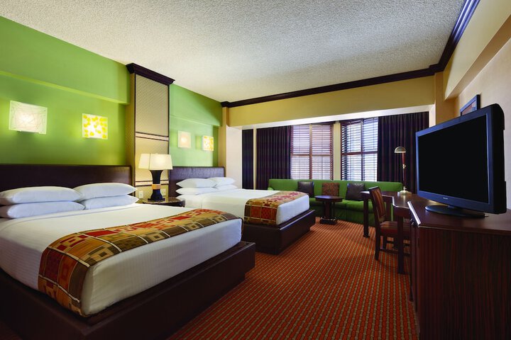 Deluxe 2 Queen Beds (1 of 4)