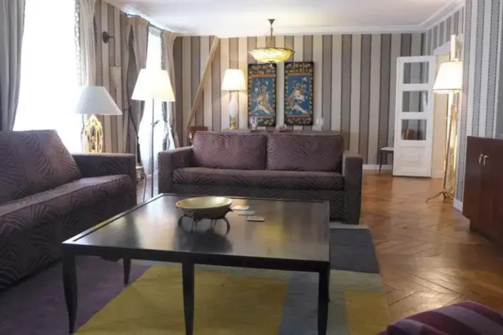 Room 2 of 8