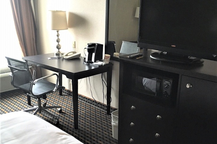 1 King Bed (11 of 19)