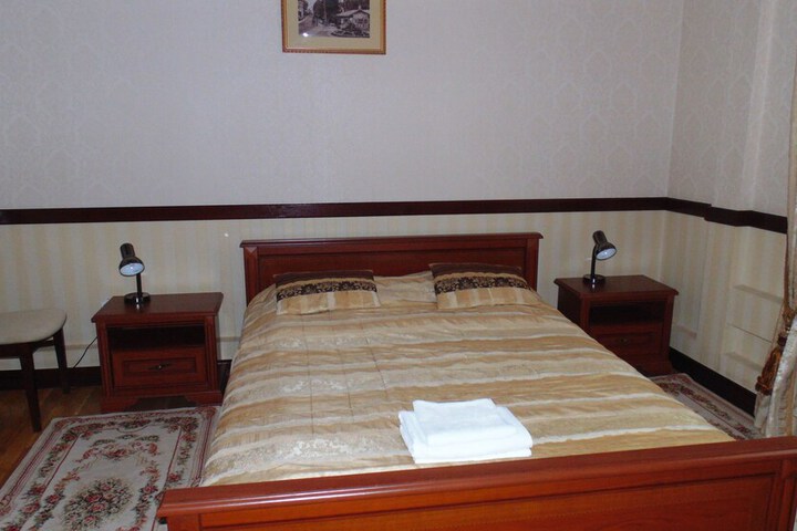 Room 3 of 40