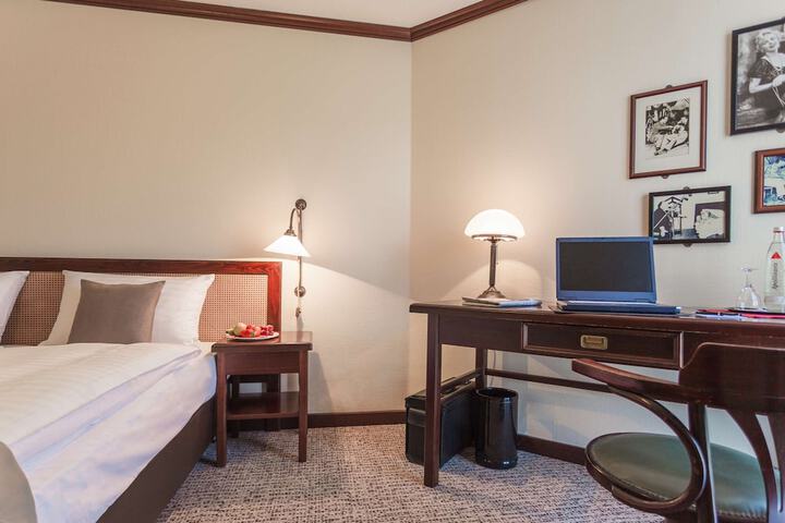 Room 8 of 45