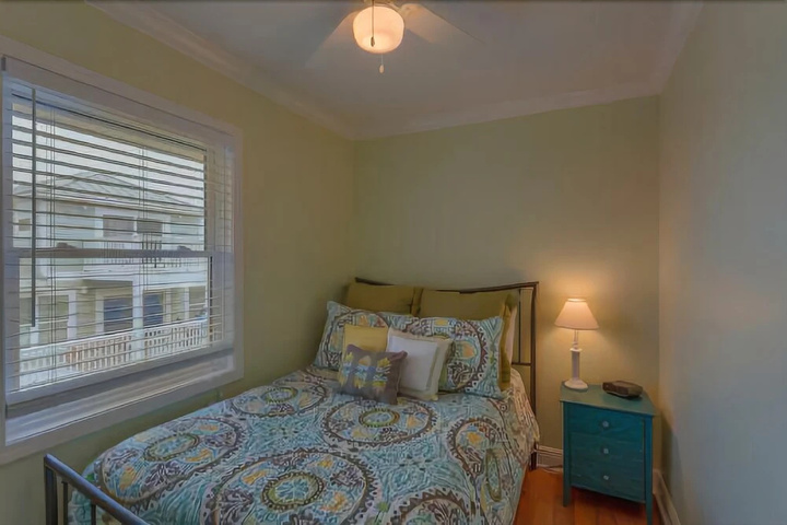 Room 4 of 20