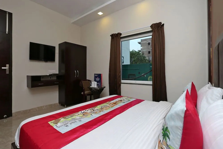 Room 8 of 20