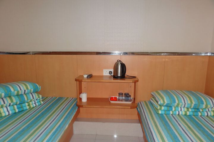 Room 11 of 32