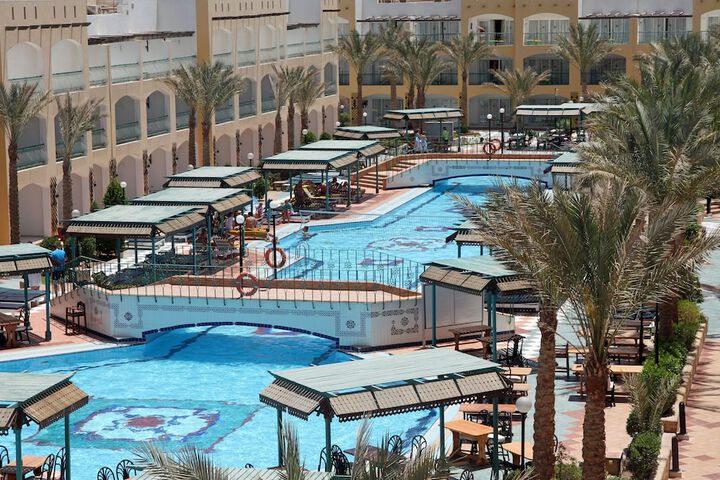 Hotel with Pool
