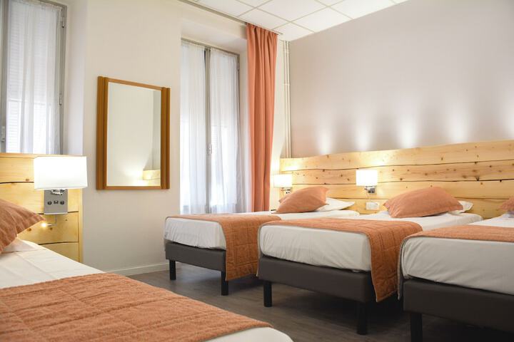 Room 48 of 100
