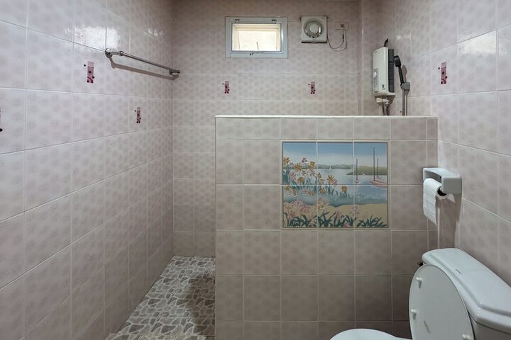Room 42 of 62