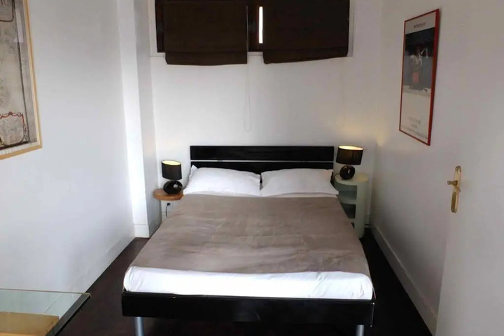 Room 2 of 16