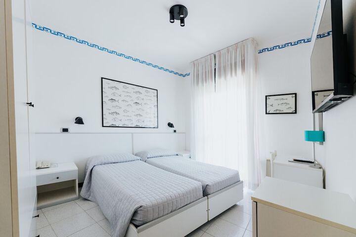 Room 4 of 48