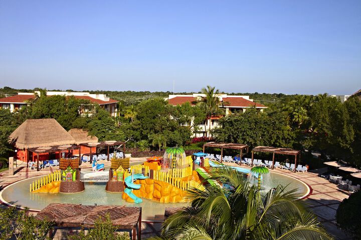 Hotel with Pool