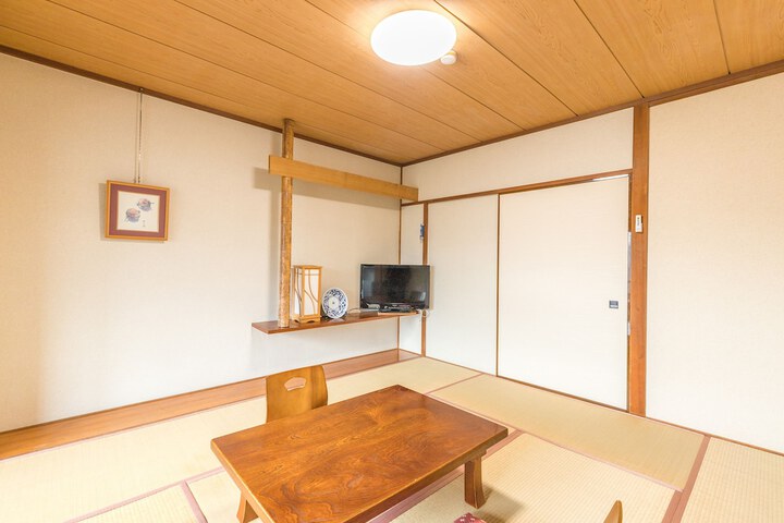 Room 6 of 48