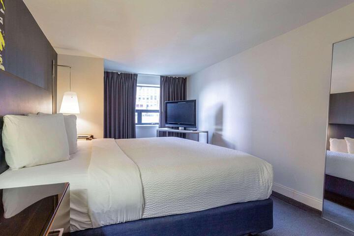 1 Queen Bed (1 of 22)