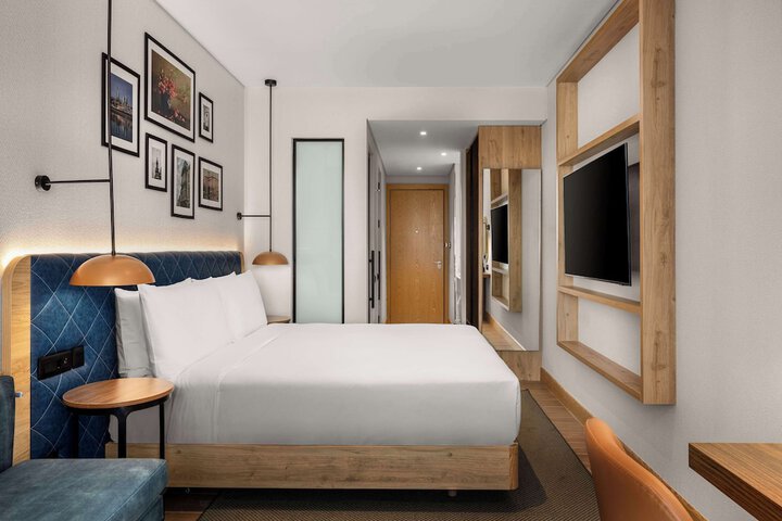Room 22 of 62