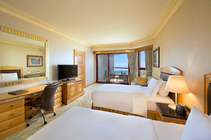 Room 14 of 106