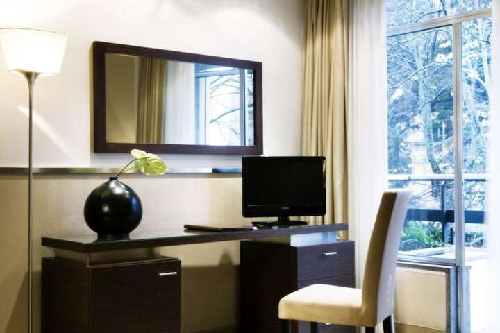 Room 16 of 42