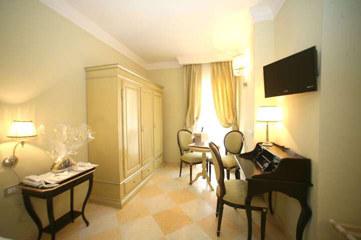 Room 26 of 42