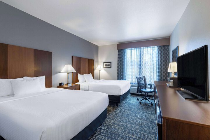 2 Queen Beds Accessible (5 of 6)