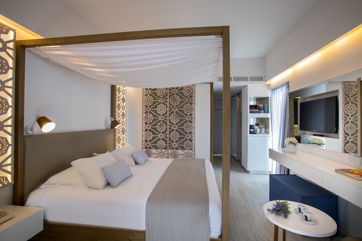 Room 8 of 72