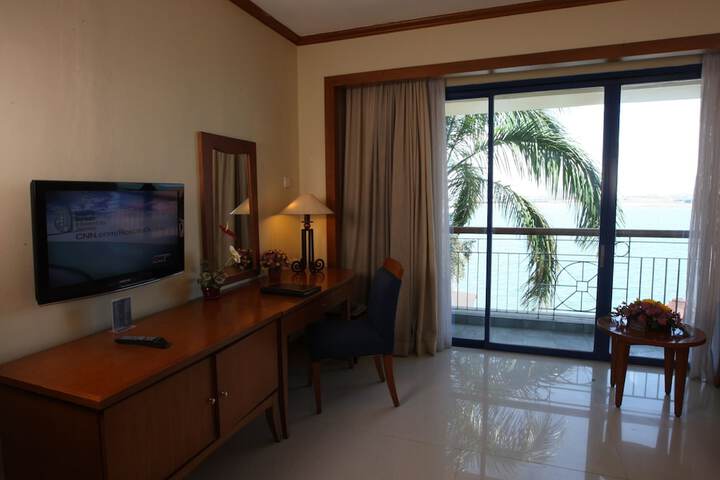 Room 16 of 35