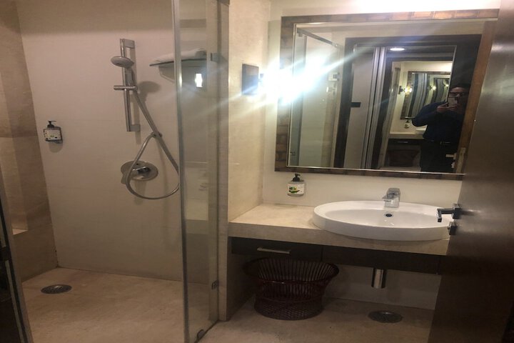 Room 9 of 13