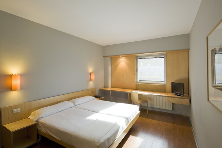 Room 5 of 46