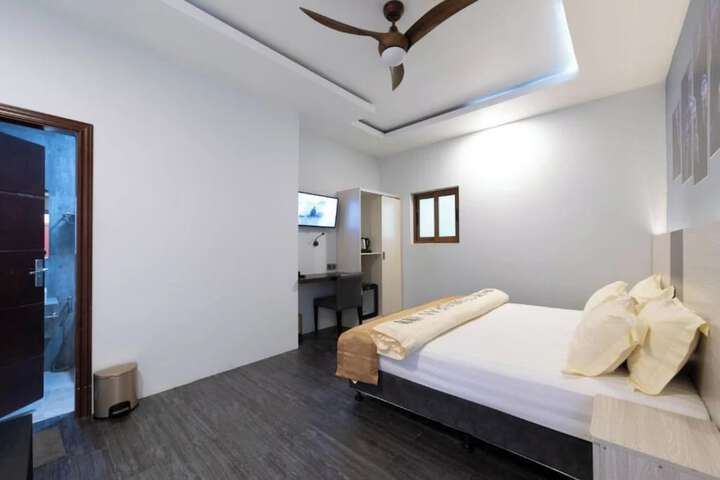 Room 6 of 14