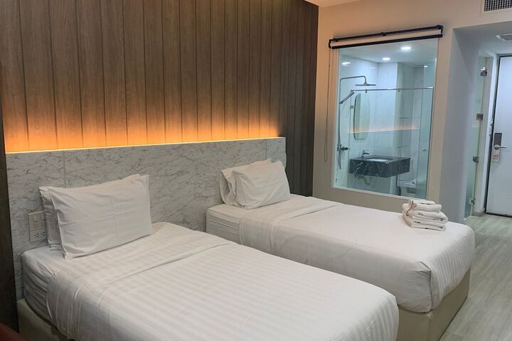 Room 12 of 44