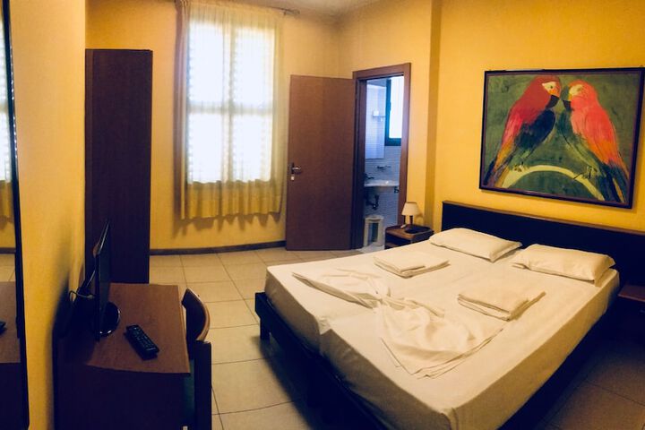 Room 3 of 17