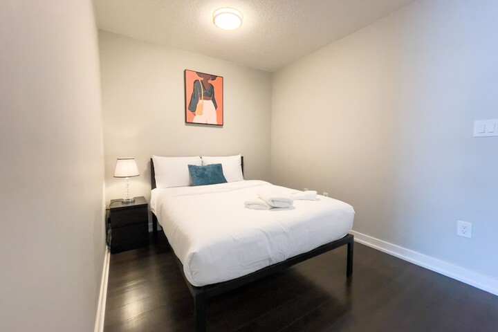Room 2 of 33