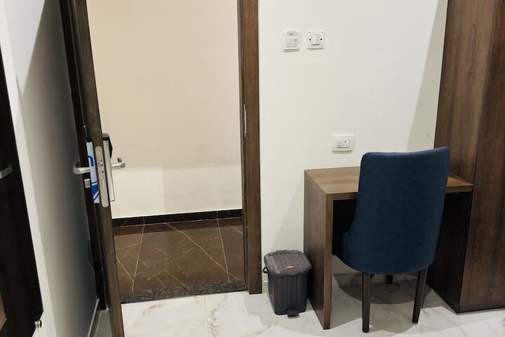 Room 6 of 22