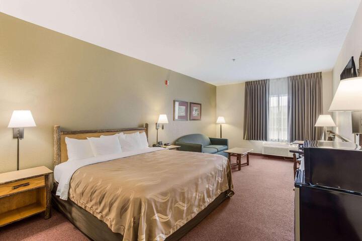 1 King Bed (3 of 11)