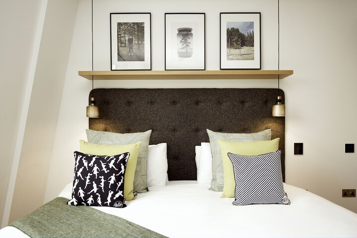 Room 4 of 63