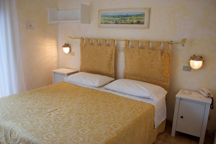 Room 12 of 50