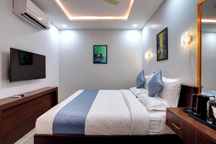 Room 2 of 30