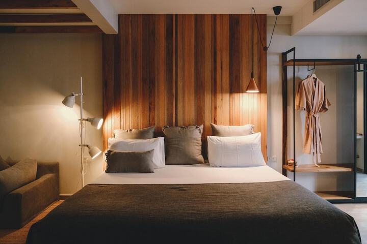 Room 17 of 46