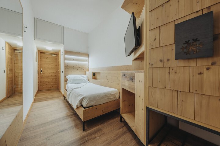 Room 6 of 61