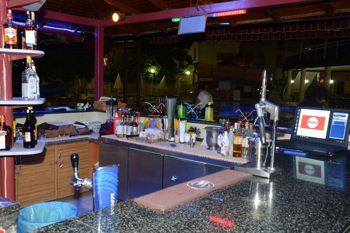 Lounge 22 of 41