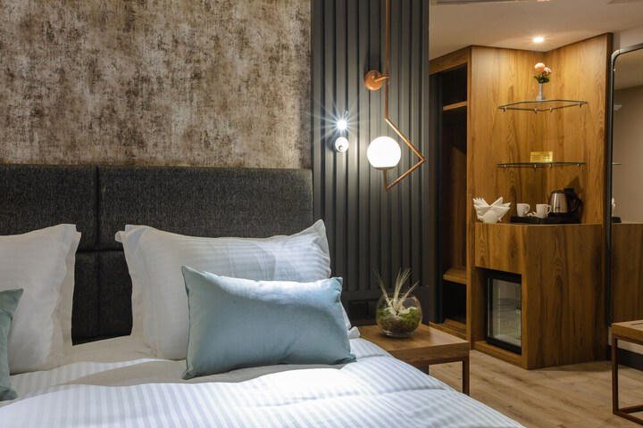 Room 28 of 44