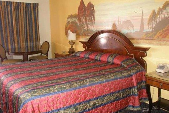 Deluxe Double Room (1 of 8)