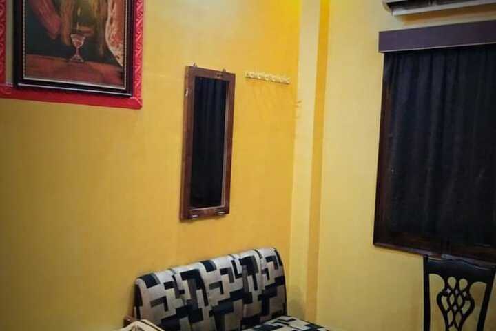 Room 5 of 16