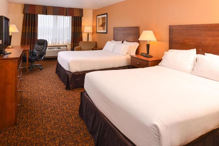 2 Queen Beds Suite (6 of 6)
