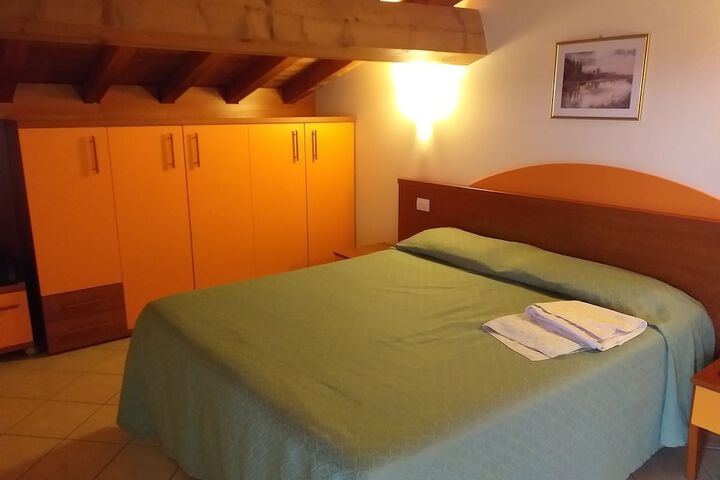 Room 5 of 40