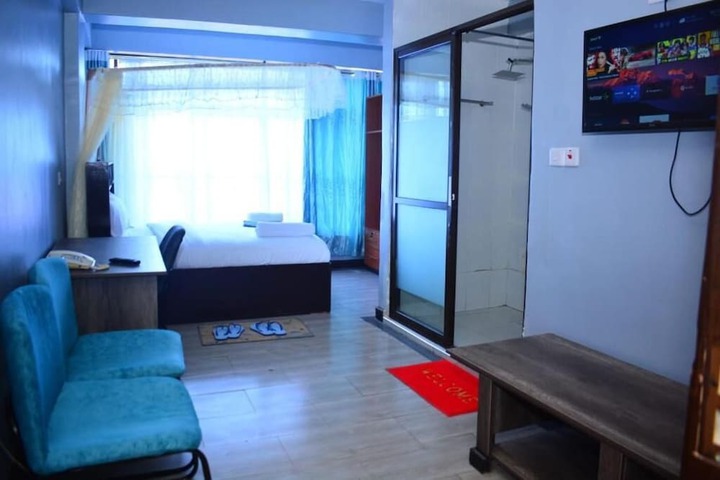 Room 4 of 15