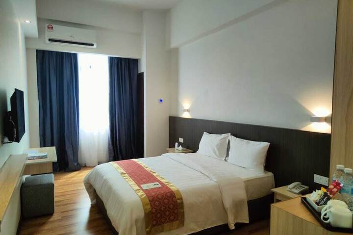 Room 2 of 6