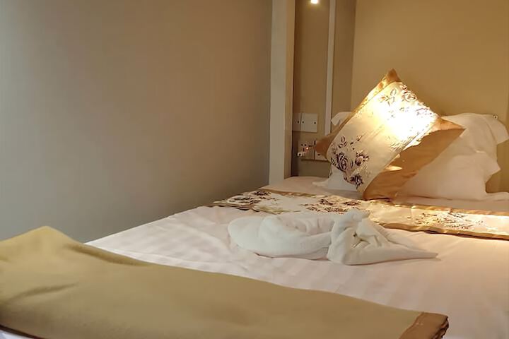 Room 18 of 21