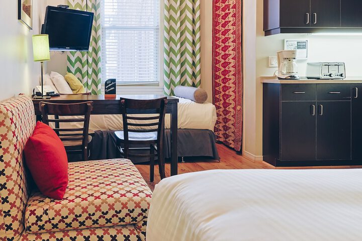 Room 26 of 144