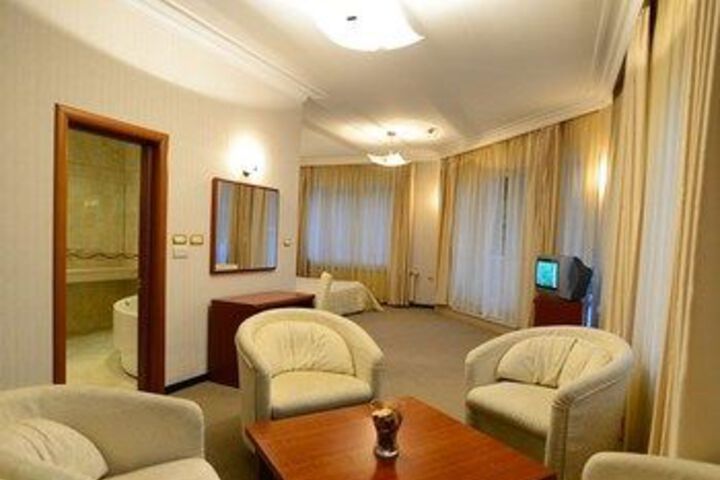 Room 17 of 28