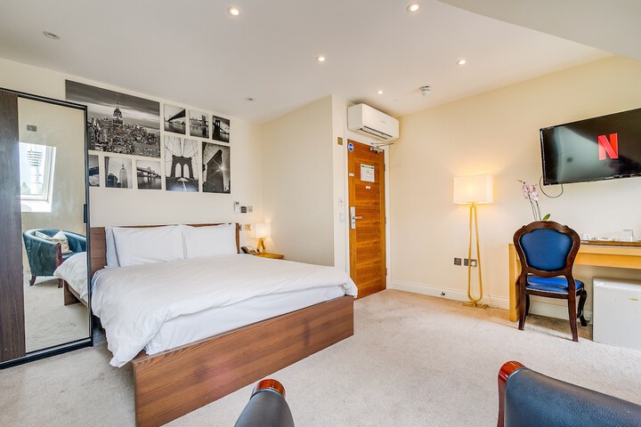 Room 22 of 103