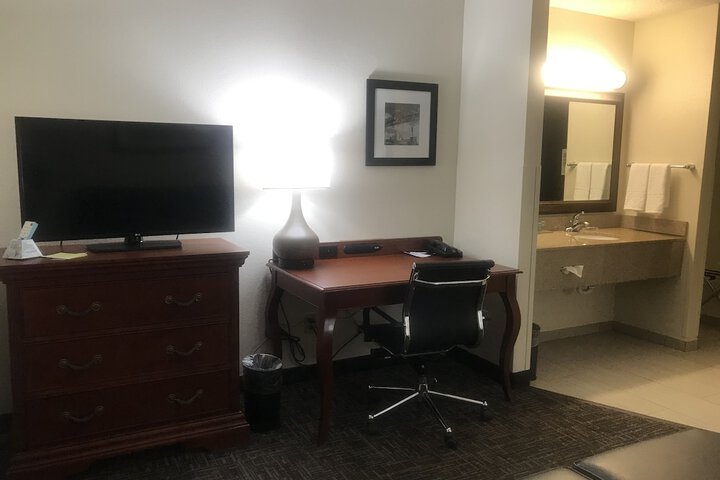 2 Queen Beds (9 of 13)